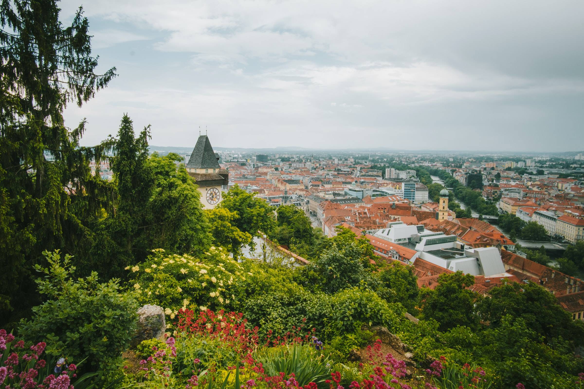 Blick vom Park am Schlossberg über die Stadt Graz